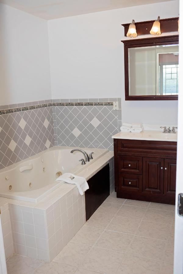 ווטקינס גלן Longhouse Manor B&B מראה חיצוני תמונה